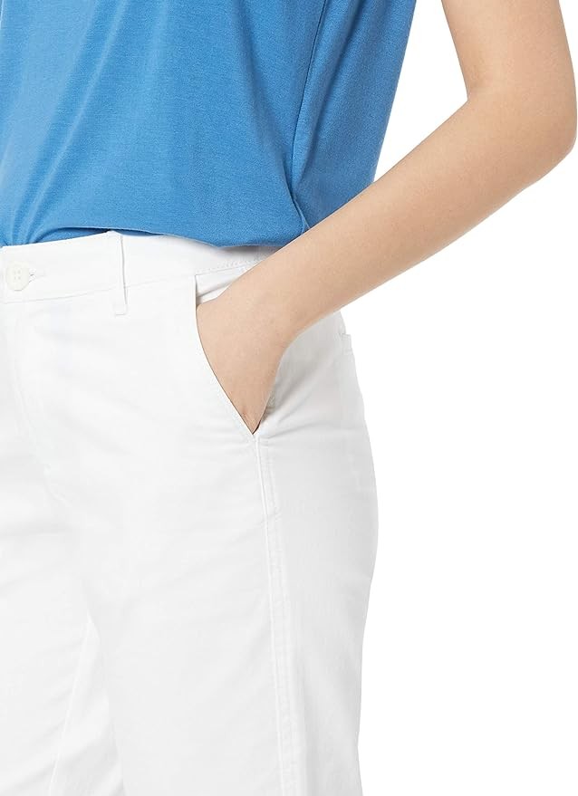 Amazon Essentials Women's Classic Straight-Fit Stretch Twill Chino Pant